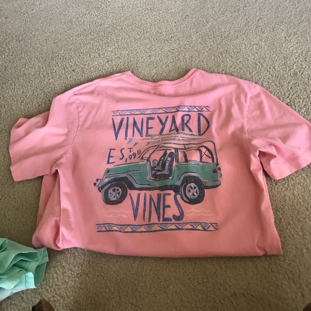 Pink vineyard vines tee